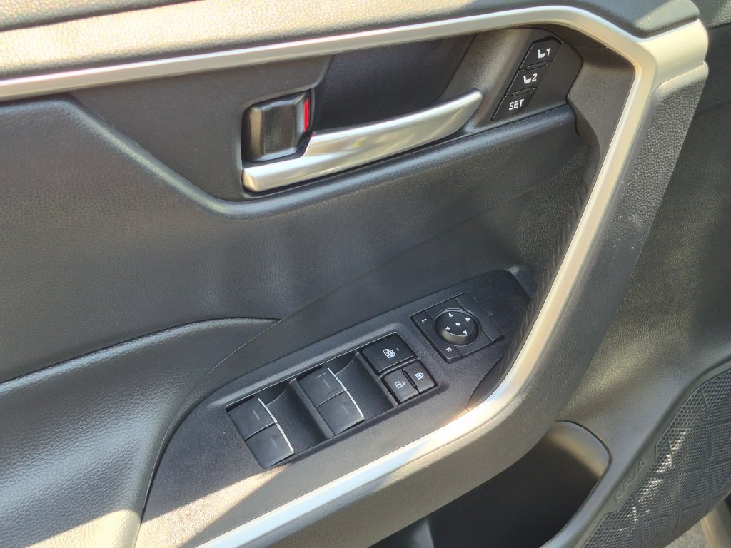 Used 2023 Toyota RAV4 XLE Premium FWD image 15