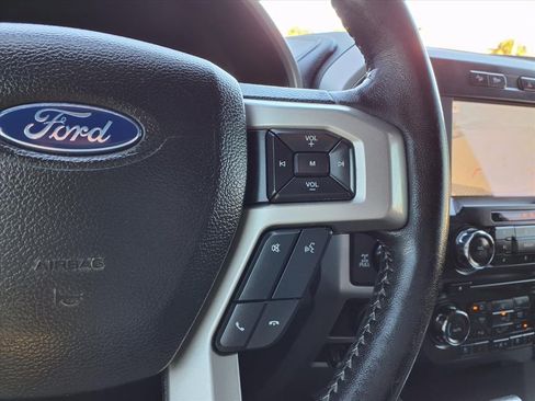 Used 2018 Ford F150 Lariat image 34