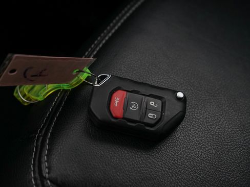 Used 2022 Jeep Wrangler Unlimited Sahara w/ Cold Weather Group image 19