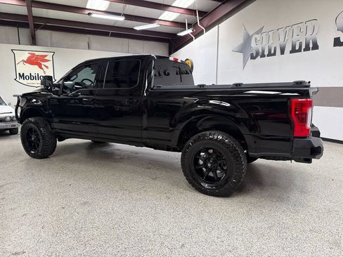 Used 2017 Ford F250 Platinum w/ Platinum Ultimate Package AWD/4WD image 4