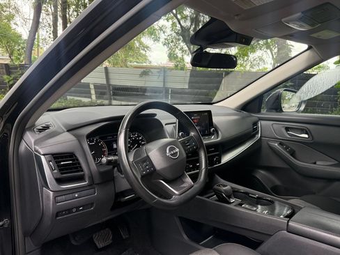 Used 2025 Nissan Rogue SV FWD image 32