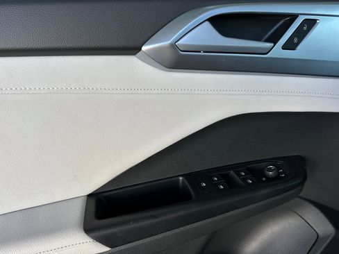 New 2025 Volkswagen Taos SE image 11