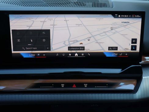 Used 2025 BMW i5 xDrive40 image 15