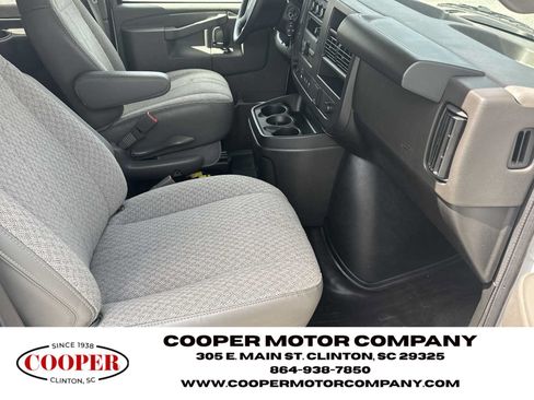 Used 2025 Chevrolet Express 3500 LS RWD image 13