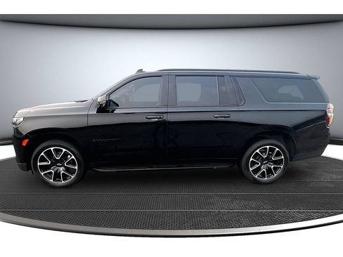 Used 2023 Chevrolet Suburban RST w/ Luxury Package AWD/4WD image 16