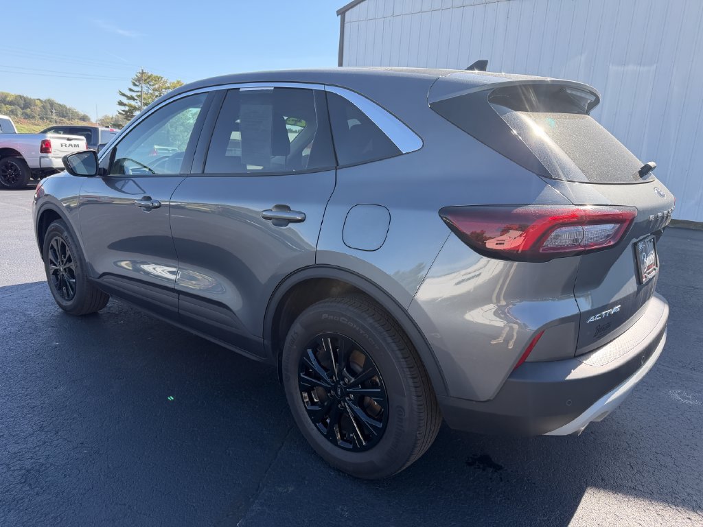 Used 2023 Ford Escape Active w/ Tech Pack #1 AWD/4WD image 7