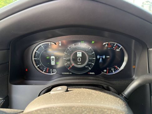Used 2018 Cadillac Escalade Platinum AWD/4WD image 34