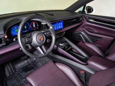 Certified 2025 Porsche Macan 4 Electric AWD/4WD image 4
