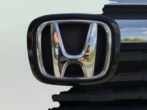 Used 2018 Honda Ridgeline Sport image 9