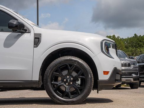 Certified 2025 Ford Maverick Lariat w/ Black Appearance Package AWD/4WD image 10