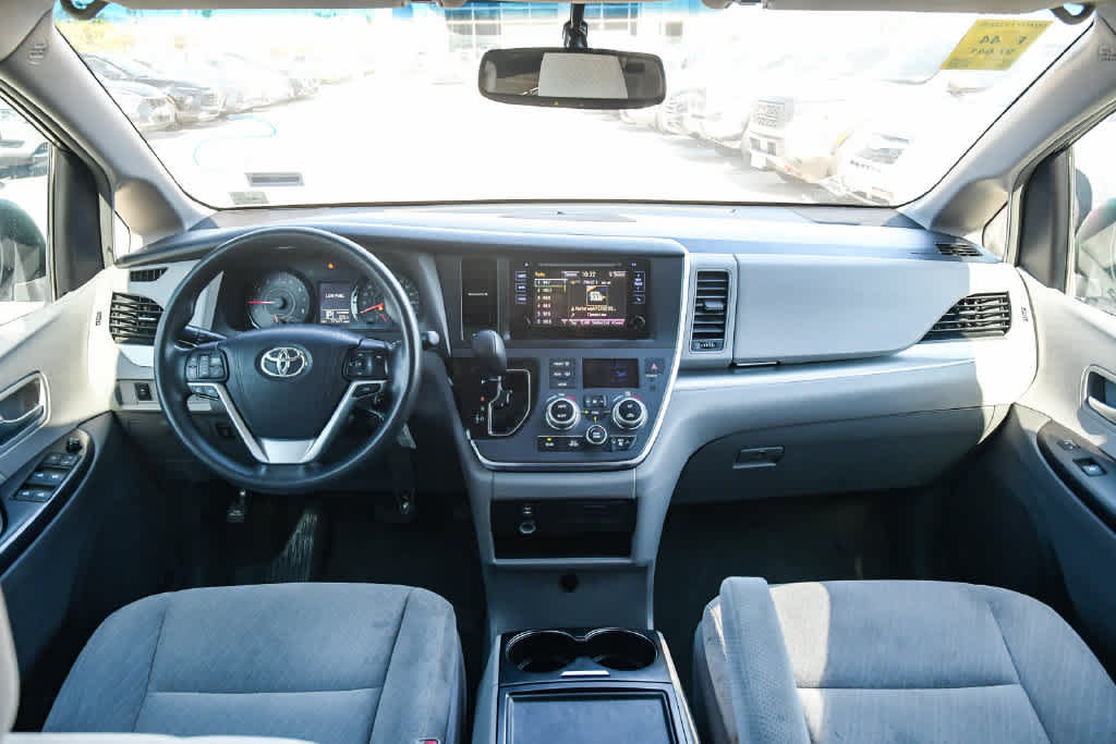 Used 2017 Toyota Sienna LE FWD image 14