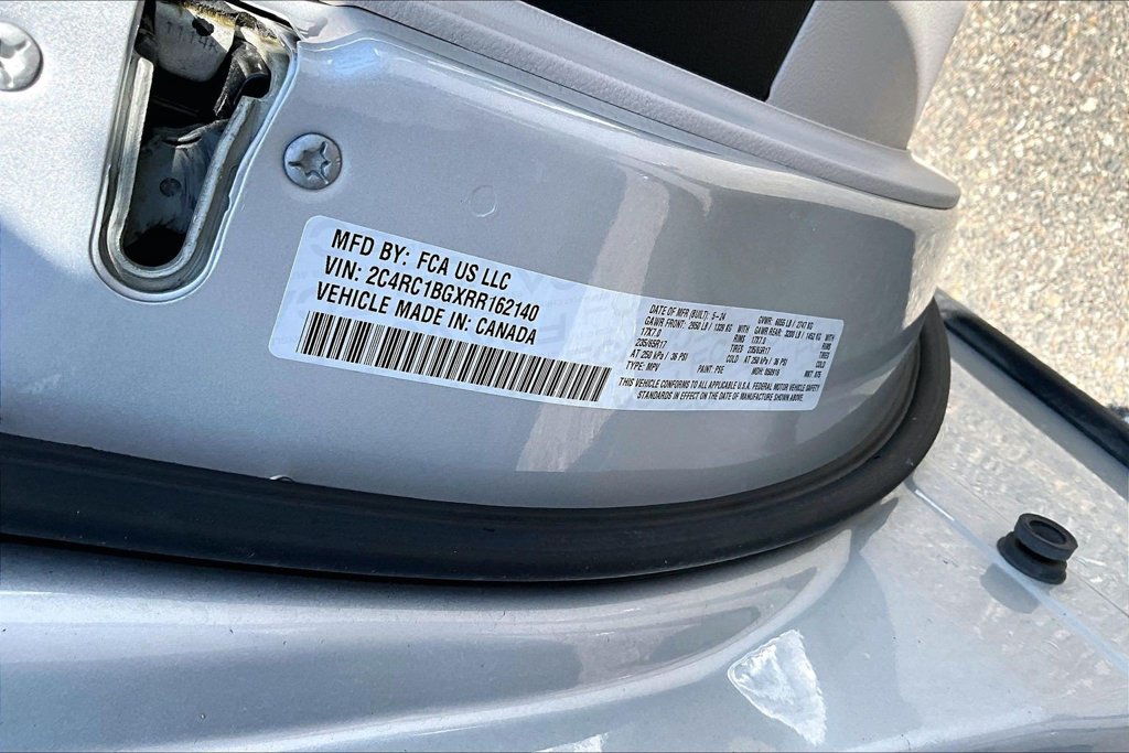Used 2024 Chrysler Pacifica Touring-L FWD image 17