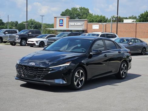 Used 2023 Hyundai Elantra Limited FWD image 2