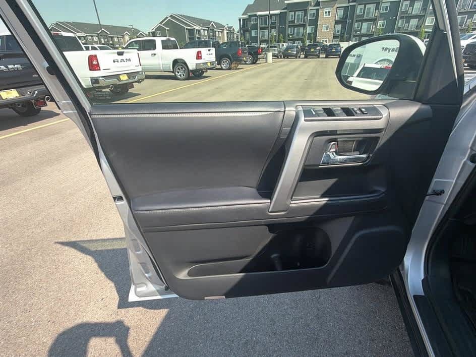 Used 2022 Toyota 4Runner SR5 Premium AWD/4WD image 9