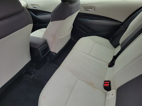 Used 2021 Toyota Corolla LE image 9