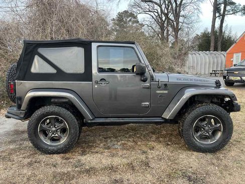 Used 2018 Jeep Wrangler Freedom Edition image 12