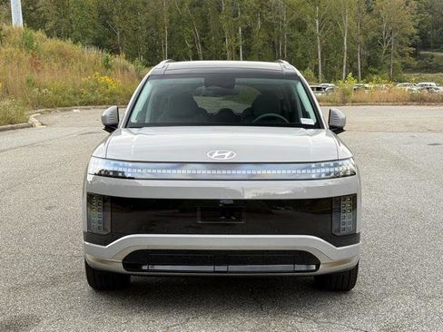 New 2026 Hyundai Ioniq 9 Calligraphy image 9