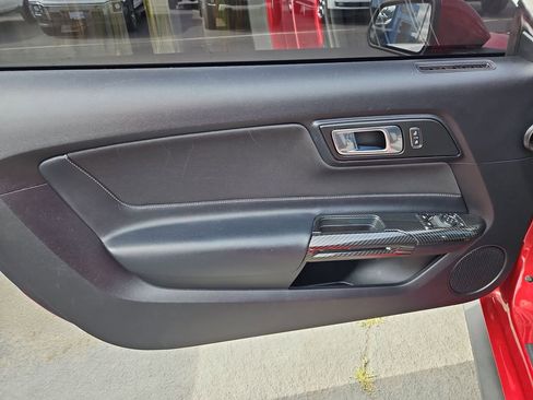 Used 2018 Ford Mustang Coupe RWD image 10