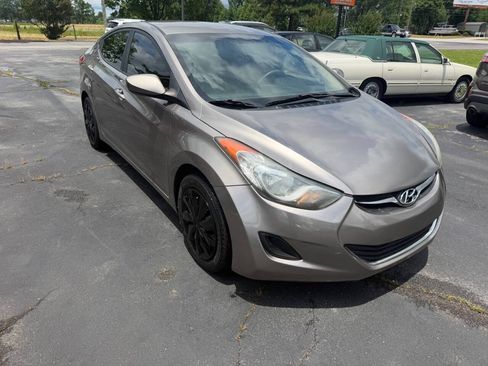 Used 2012 Hyundai Elantra GLS FWD image 3