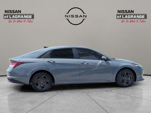 Used 2022 Hyundai Elantra SEL w/ Cargo Package FWD image 4