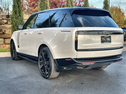 Used 2024 Land Rover Range Rover Autobiography image 3