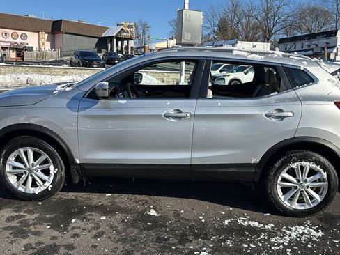 Used 2018 Nissan Rogue Sport SV w/ SV All-Weather Package image 4