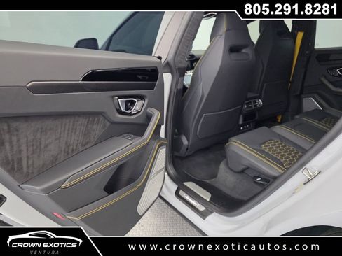 Used 2022 Lamborghini Urus AWD/4WD image 32