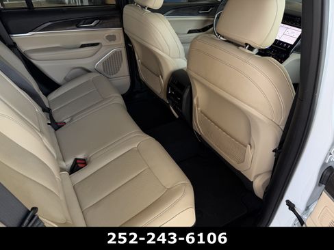 Used 2022 Jeep Grand Cherokee Limited 4xe w/ Luxury Tech Group II AWD/4WD image 41