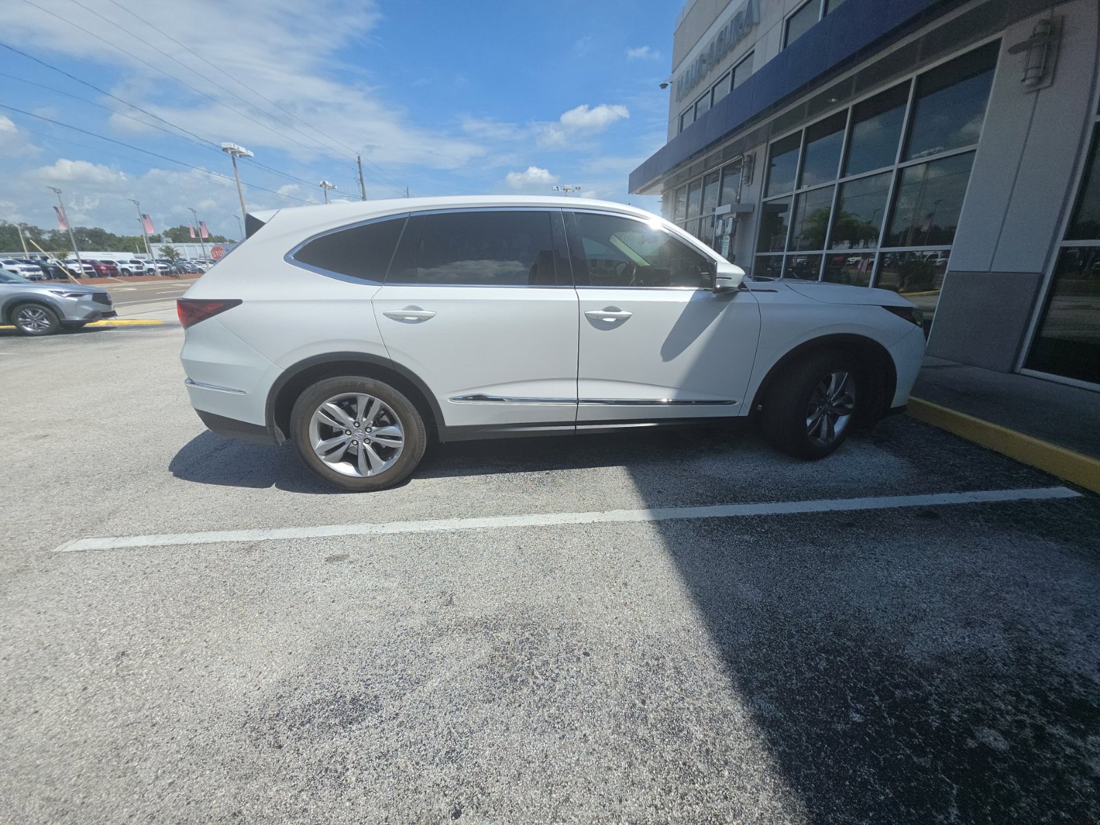 Used 2025 Acura MDX FWD image 8