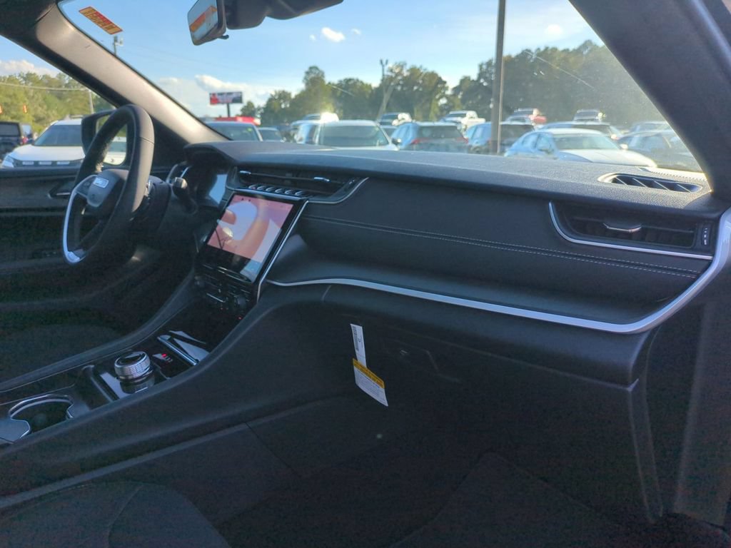 New 2027 Jeep Grand Cherokee Laredo X RWD image 35