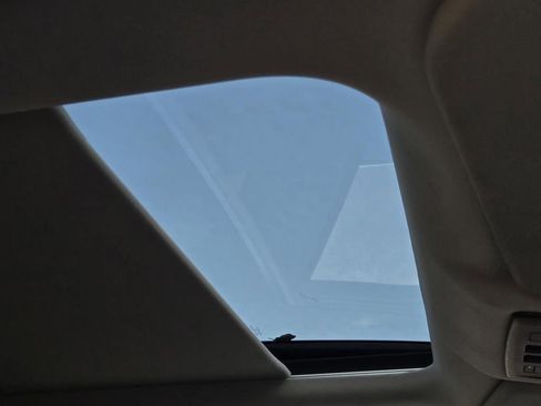 Used 2024 Mitsubishi Outlander SE image 11