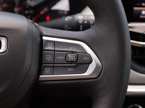 Used 2025 Jeep Compass Limited AWD/4WD image 12