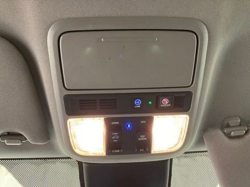 Used 2024 Honda Odyssey Elite image 23