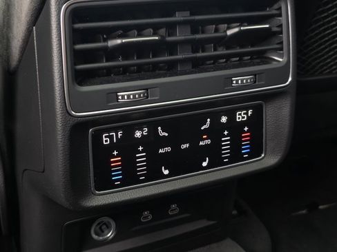 Used 2022 Audi RS Q8 w/ Carbon Optic Package AWD/4WD image 17