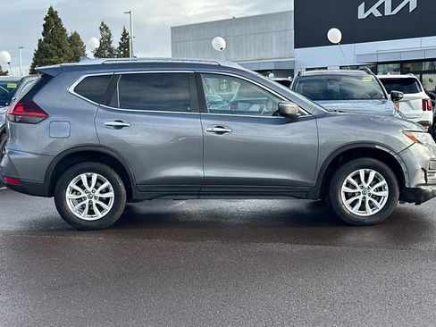 Used 2019 Nissan Rogue SV image 3