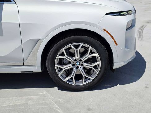 Used 2023 BMW X7 xDrive40i w/ Premium Package AWD/4WD image 9