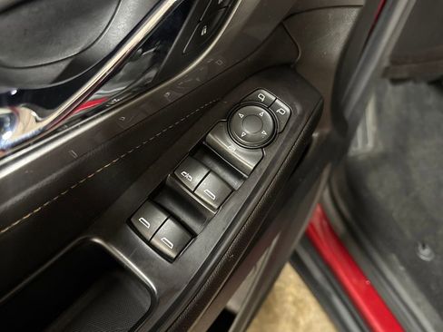 Used 2018 Chevrolet Traverse LT image 11