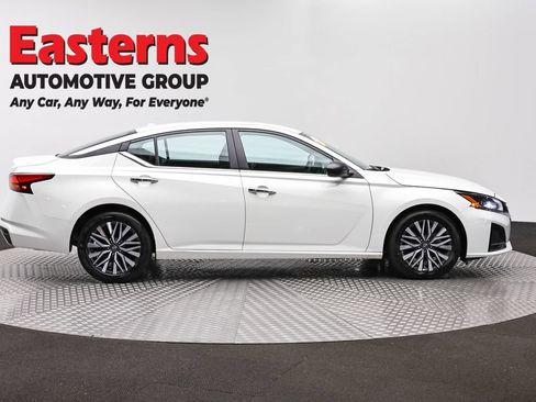 Used 2025 Nissan Altima 2.5 SV FWD image 4