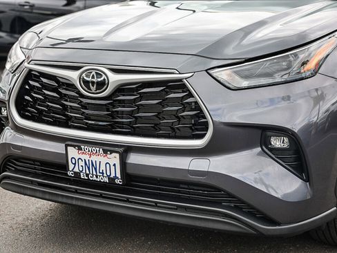 Used 2023 Toyota Highlander XLE FWD image 24