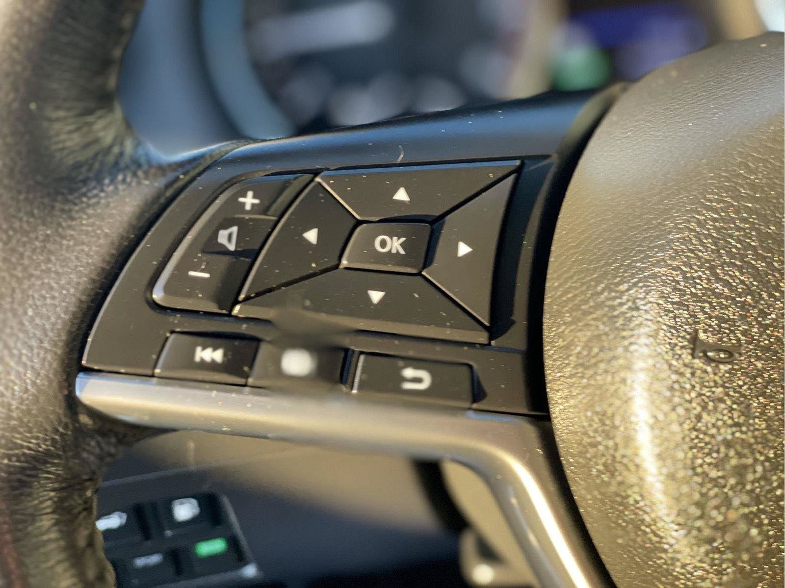 Used 2018 Nissan Rogue SV AWD/4WD image 29