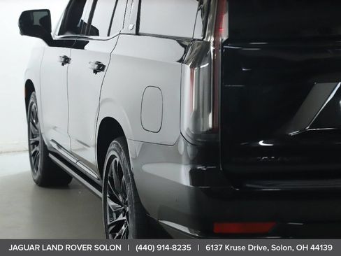 Used 2022 Cadillac Escalade Sport Platinum w/ LPO, ONYX Package AWD/4WD image 6