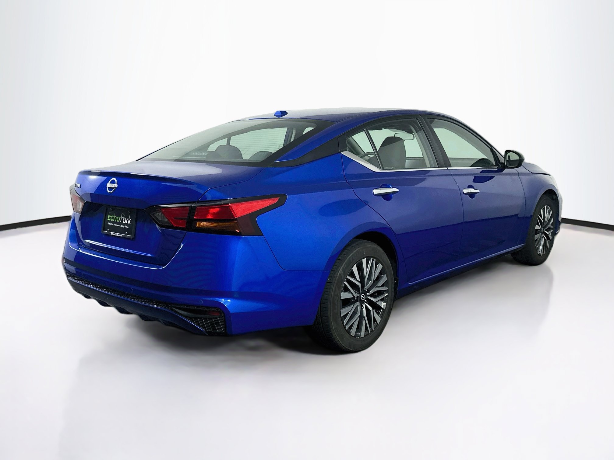 Used 2025 Nissan Altima 2.5 SV FWD image 9