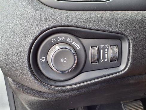 Used 2019 Jeep Renegade Altitude w/ Quick Order Package 2XM image 25