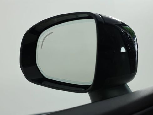 Used 2025 Volvo XC60 B5 Plus AWD/4WD image 17