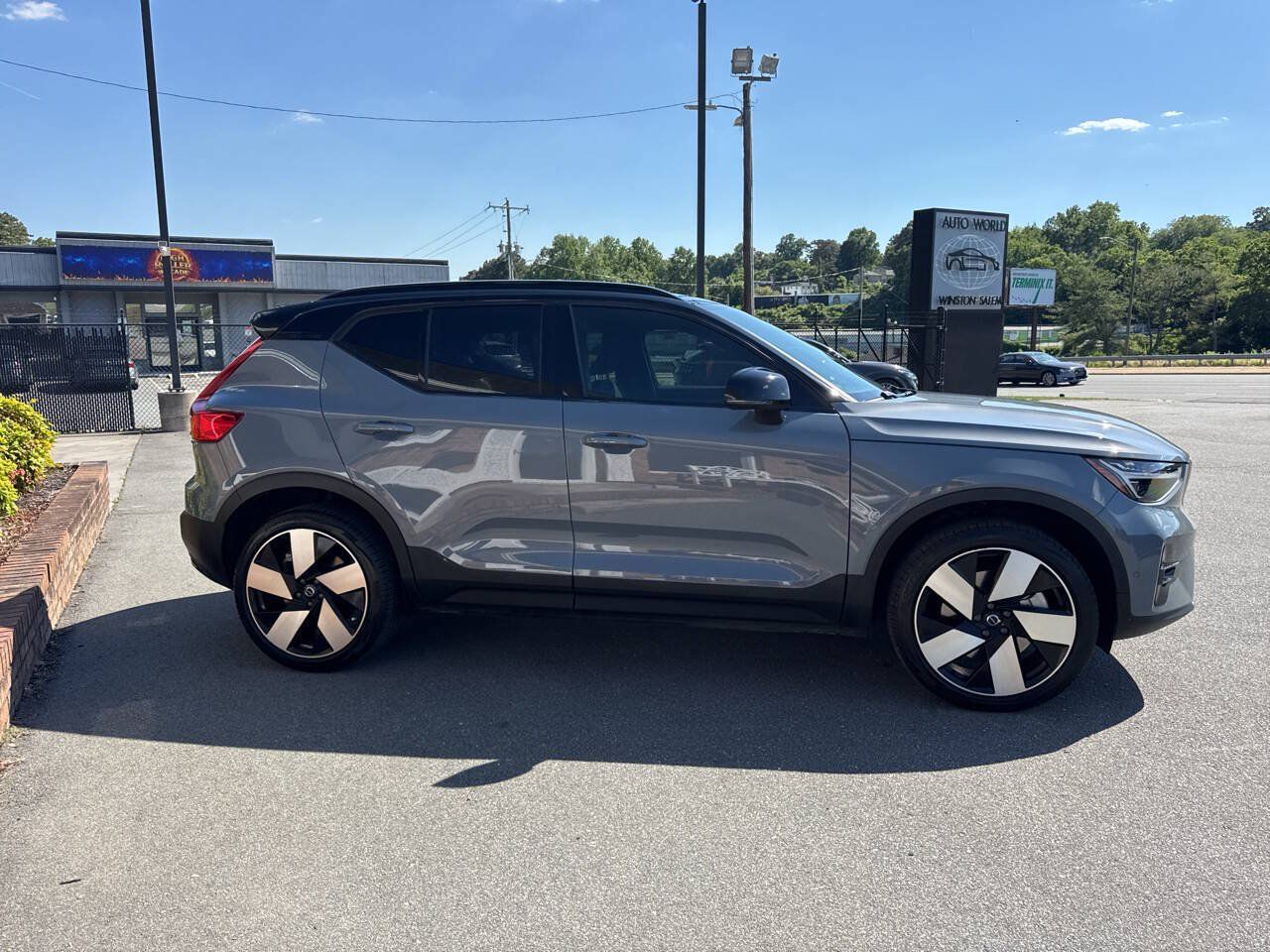 Used 2023 Volvo XC40 Recharge Ultimate w/ Protection Package Premier AWD/4WD image 7