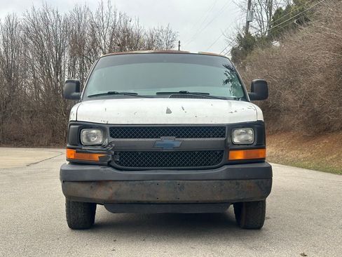 Used 2006 Chevrolet Express 3500 image 2