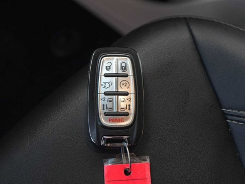 Used 2024 Chrysler Pacifica Touring-L FWD image 28