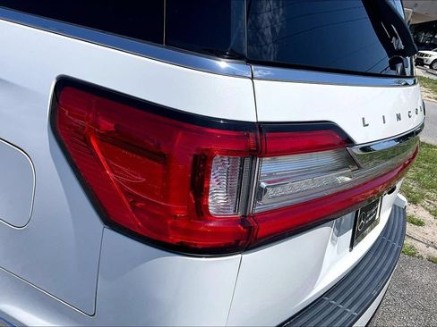 Used 2021 Lincoln Navigator Reserve w/ Luxury Package AWD/4WD image 19
