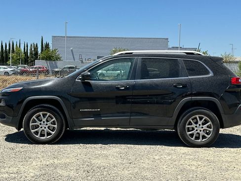 Used 2018 Jeep Cherokee Latitude Plus w/ Comfort/Convenience Group AWD/4WD image 6