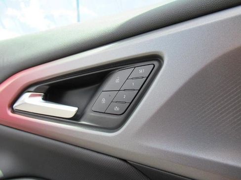 New 2025 Chevrolet Equinox EV RS image 34